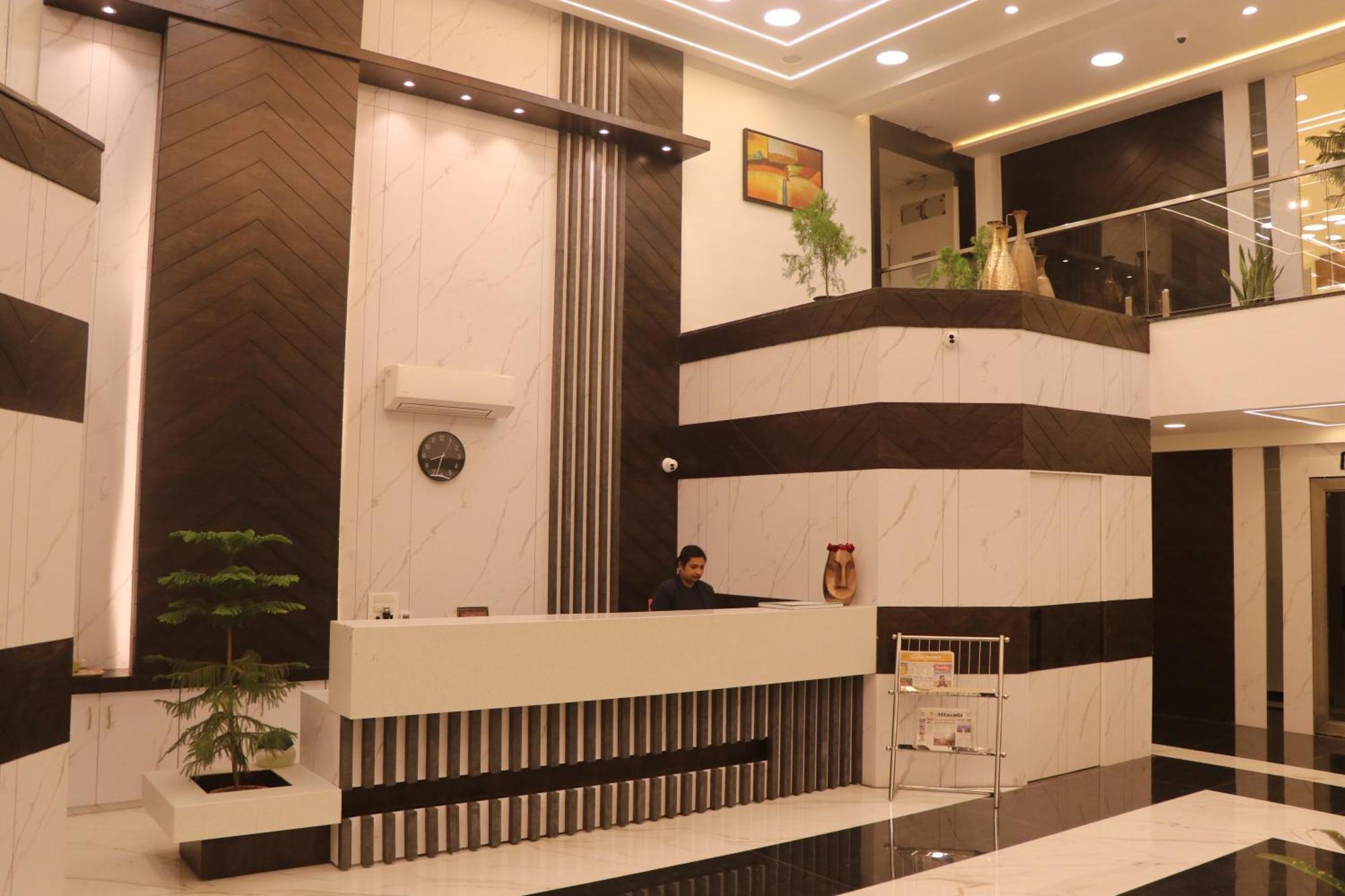 Hotel Kadamb Tree Jabalpur Exterior foto